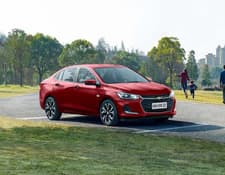 Onix Plus: Avaliação Completa do Sedã que Domina os Compactos