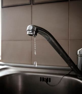 Inspiração de modelos de torneiras para a cozinha