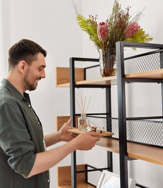 Como fazer prateleira de madeira com praticidade e estilo