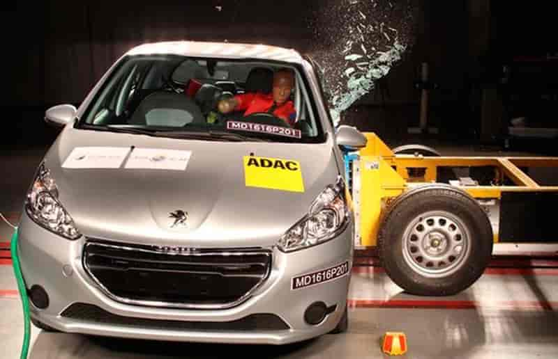 Peugeot 208 passa por crash test do Latin NCAP