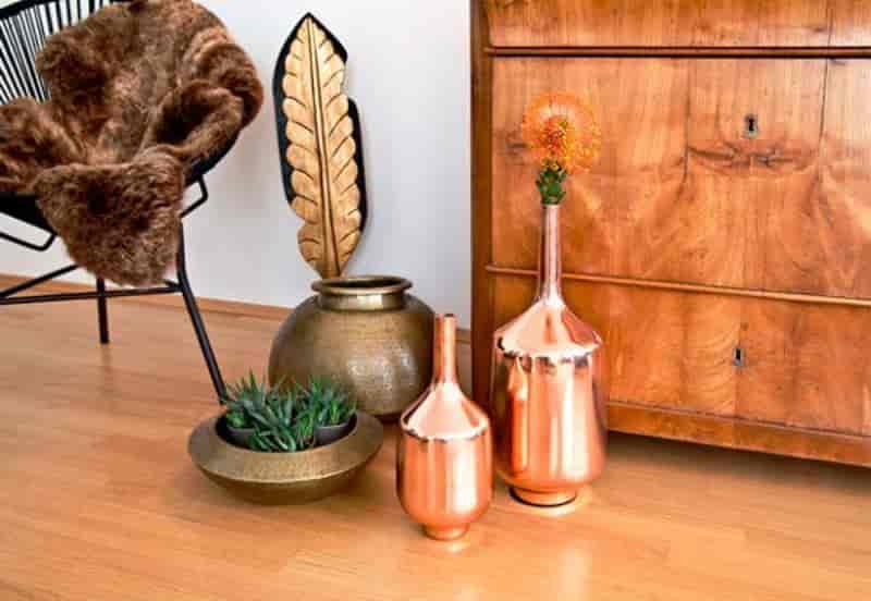 O charme do cobre na decoração da sala de estar