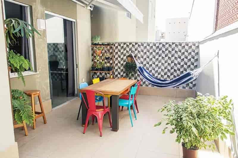 Misture mesa e cadeiras diferentes na sala de jantar e crie ambientes incríveis!