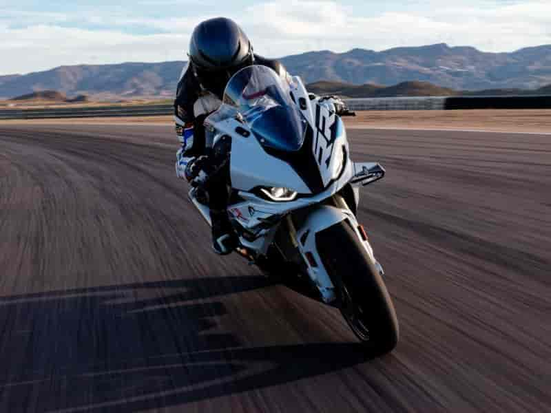 BMW S: a Moto que Combina Performance, Estilo e Segurança