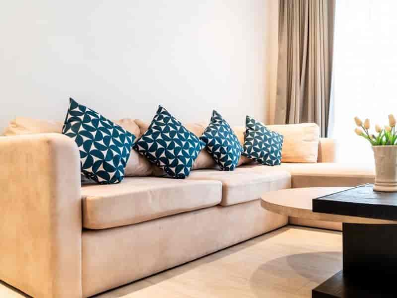 Sofá de canto para deixar a sala moderna: Confira as dicas!