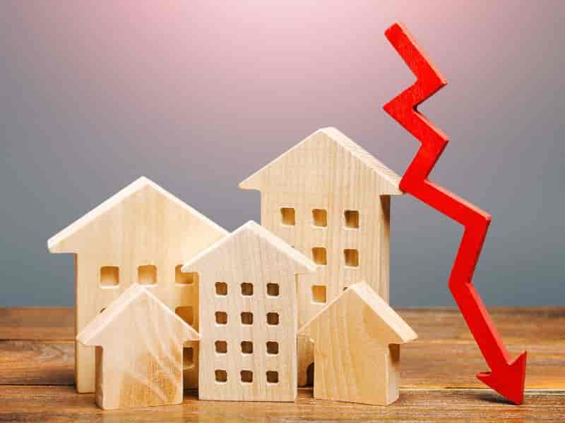 Intenção de compra de imóveis cai ao menor nível desde 2019 em meio à escassez de crédito