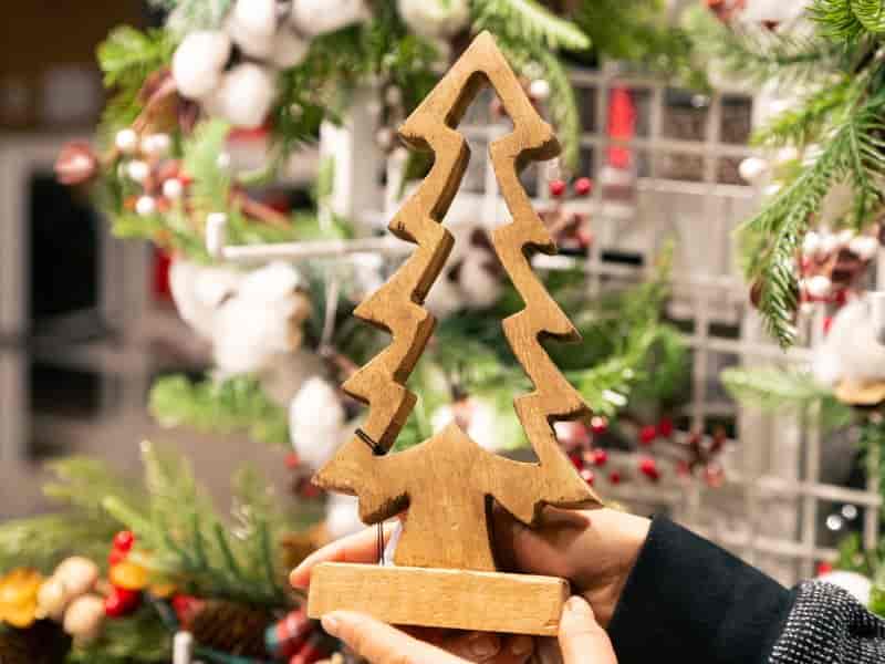 Decoração de Natal Sustentável: Ideias Criativas com Materiais Reciclados