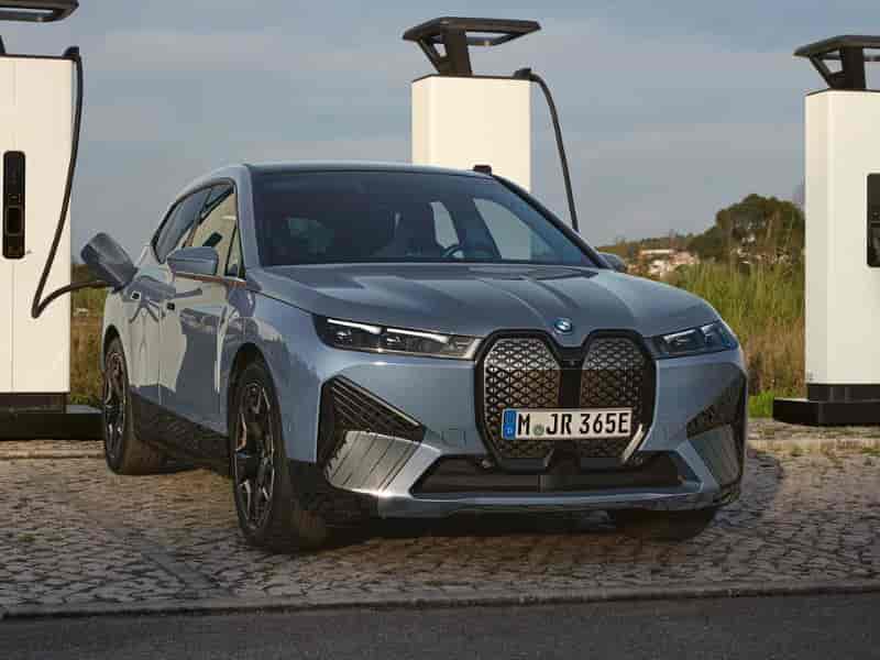 BMW iX M60: o que você precisa saber sobre o SUV elétrico de luxo da BMW