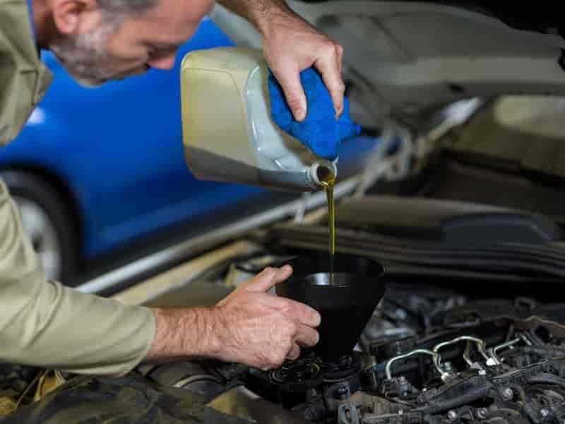 Troca de óleo: quando fazer e por que é essencial para o motor