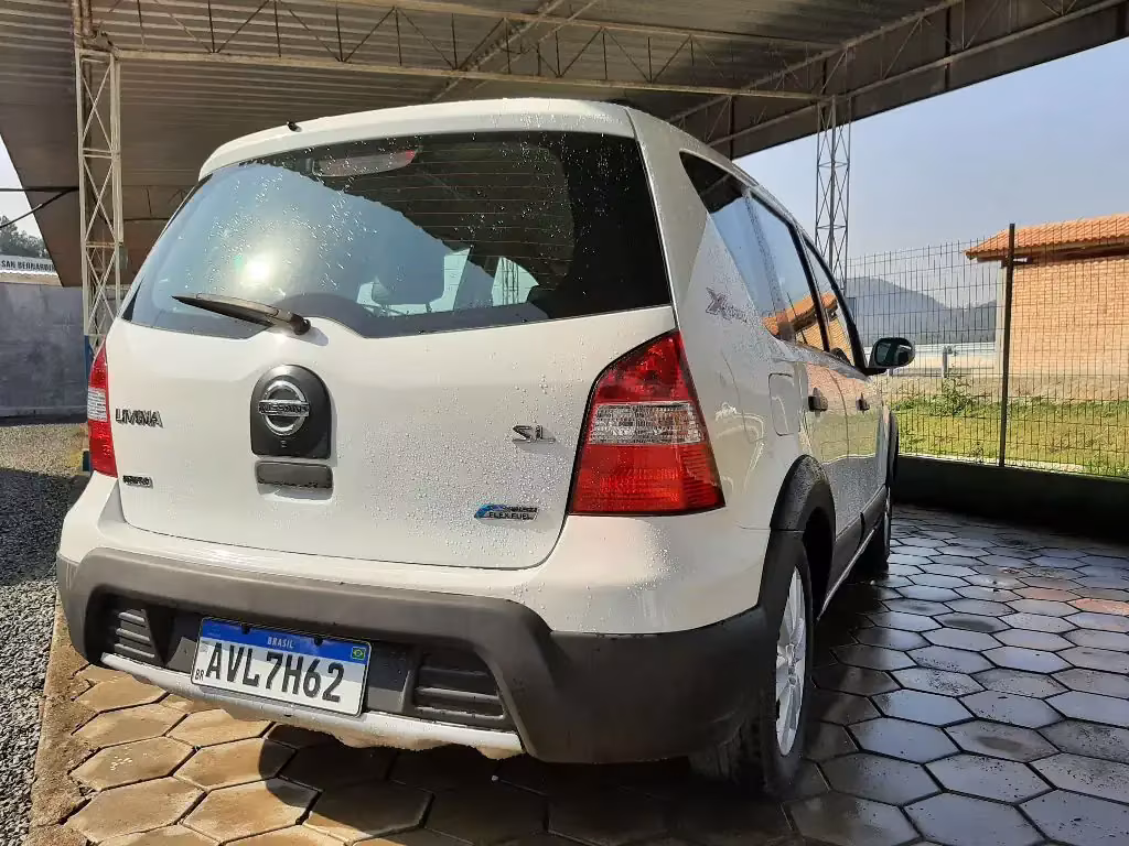 nissan-livina-em-guaramirim-sc-ed4aeee2979-01
