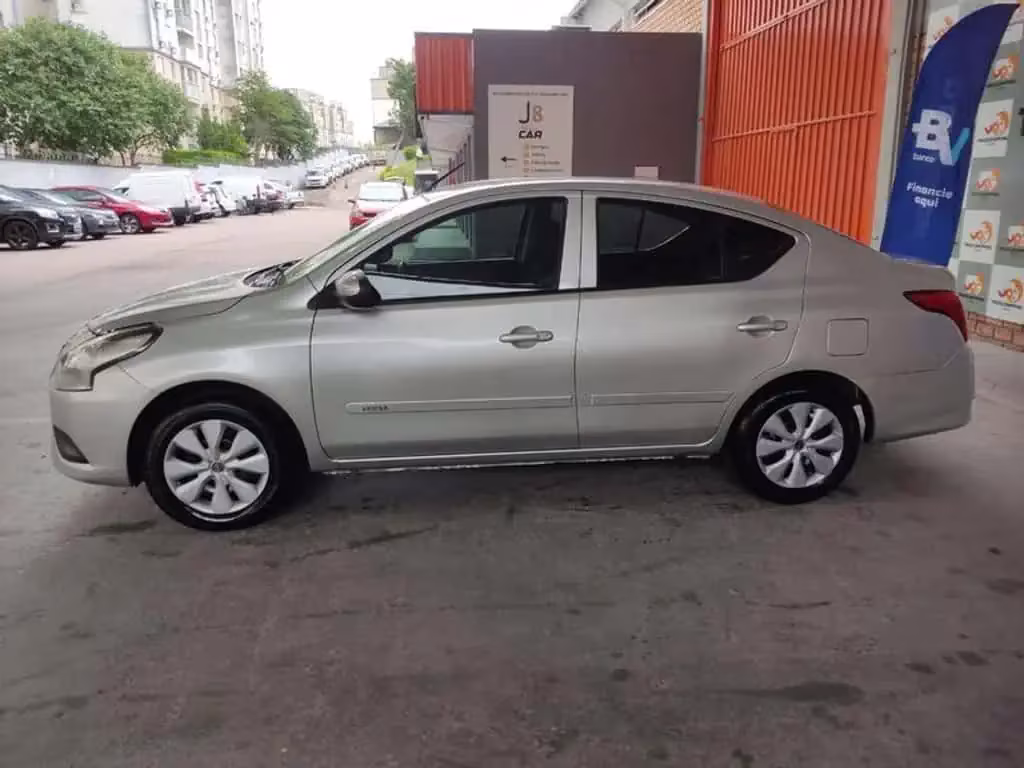 nissan-versa-em-curitiba-pr-27dcab1f