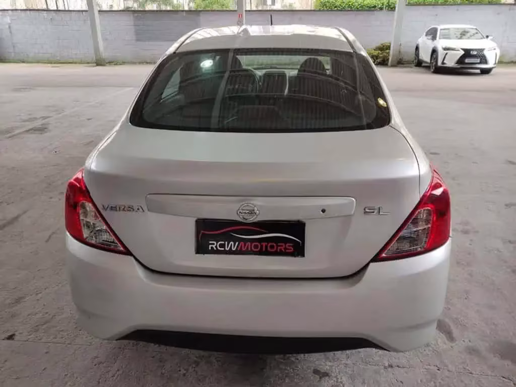 nissan-versa-em-curitiba-pr-e46978e2