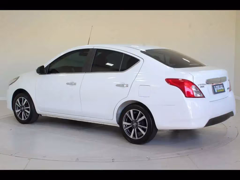 nissan-versa-em-curitiba-pr-a9fa693b