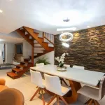 Linda Casa semi Mobiliada com 3 Quartos e Piscina - Conforto e Praticidade!&lt;BR&gt;&lt;BR&gt;Descubra o lar perfeito para sua família! Esta espaçosa casa de aproximadamente 220m² oferece conforto e 