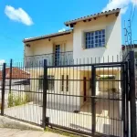 Casa lindíssima de 2 dormitórios com terraço no bairro Medianeira!!&lt;BR&gt;Imóvel impecável, reformado com cozinha e sala espaçosos, 02 banheiros, 02 dormitórios, sacada, terraço amplo com excelente