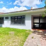 Duas casas residenciais lindas e reformadas no bairro Ipanema. &lt;BR&gt;&lt;BR&gt;Casa da frente térrea conta com sala espaçosa com lareira e parede linda de pedras naturais, lavabo, 03 dormitórios, 
