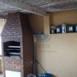 Casa Térrea na parte superior 2 dormitórios,sala,cozinha,wc,quintal com churrasqueira,na parte inferior sala,cozinha quarto e área de serviço,2 vagas.