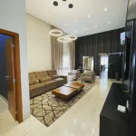 Vende/ Aluga Linda casa com 3 suítes - mobiliada - Condomínio Alphaville 2
