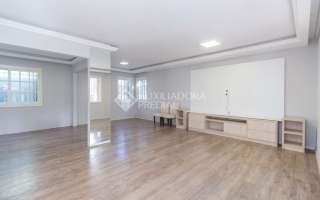 Casa em condomínio fechado com 3 quartos para alugar na Rua Doutor Pereira da Cunha, 325, Partenon, Porto Alegre, 243 m2 por R$ 4.900