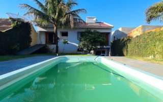 Casa com Piscina em Mercedes
