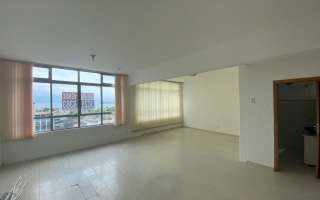 Ampla Sala Comercial ou Studio no Centro de Florianópolis
