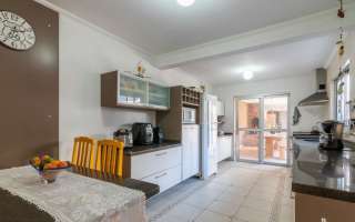 Sobrado com 3 quartos, 233 m², à venda por R$ 749.000- Rua Friedrich Nietzsche, 153 - Aristocrata - São José dos Pinhais/PR