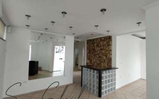 Casa comercial para alugar na Vila Planalto em Vinhedo/SP.