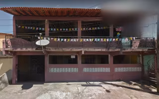 São 2 casa em um mesmo terreno, uma servindo para eventos