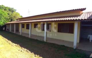 Casa com 2 quartos para alugar na Rua José Frazato, 111, Centro, Monte Alegre do Sul, 100 m2 por R$ 2.500