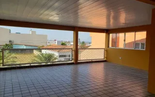 Casa duplex com cinco (05) quartos e 255 m² área útil em Surubim-PE.