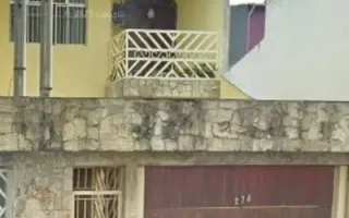 Sobrado com ampla sala de estar, sala de jantar, 3 dormitórios sendo uma suíte