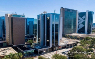 12o andar, conjunto de salas em prédio nobre.