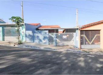 Casa com 2 quartos, mais um terceiro quarto reversível  2 banheiros à venda, na cidade de Capela do Alto interior de São Paulo