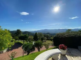 Belíssima Chácara à Venda em Condomínio Fechado com Vista da Pedra Grande