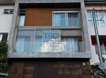 Casa com 3 Suítes sendo 1 Máster, Área Gourmet e 2 Vagas de Garagem