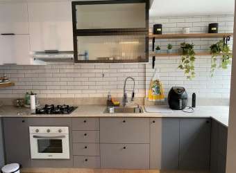 APARTAMENTO TOTALMENTE MOBILIADO EM ÓTIMA LOCALIZAÇÃO NO CENTRO DE FLORIANÓPOLIS