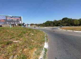 Cabeça de quadra no encontro de 4 avenidas movimentadas perto da Av. Rio Verde. Aluga sem fiador.