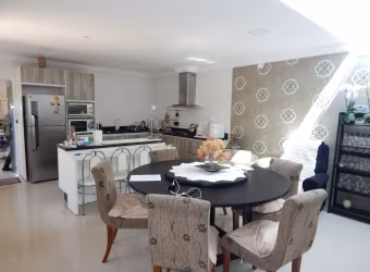 Casa com Edícula, por R$ 1.120.000,00, Bairro Portão, Curitiba-PR