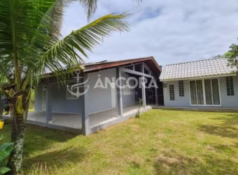 Casa sozinha no terreno, balneário Praia das Palmeiras em Itapoá-SC