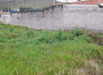 Lote com topografia plana, com 300 metros quadrados em Chapéu D'uvas