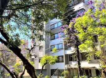 Excelente, amplo e ensolarado apartamento 3 dormitórios sendo 1 suíte, com living 2 ambientes, banheiro social, semimobiliado e com 2 vagas de garagem.