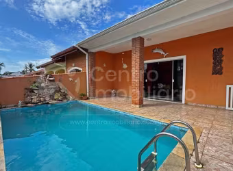 CASA à venda com piscina e 3 quartos em Peruíbe, no bairro Parque Balneario Oasis