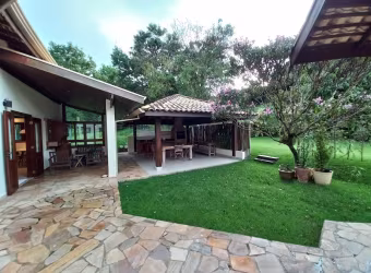 CASA TERREA, MOBILIADA , 3 SUITES ,MEIO DE CONDOMINIO PARA ALUGAR NO ERMITAGE