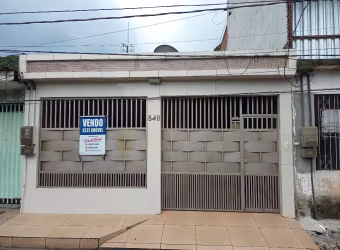 Casa 04 Quartos s/um suíte