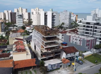 Um apartamento por andar em Caiobá