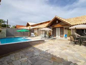 Casa Térrea com piscina à venda , 3 quarto(s),  sendo 1 suíte(s)  no bairro Jardim Guaraú, 200 metros da praia, Peruíbe-SP