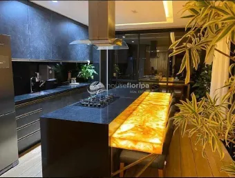 Casa à venda, Campeche, Florianópolis, SC - 100 metros da praia! vizinhança tranquila e arborizada!