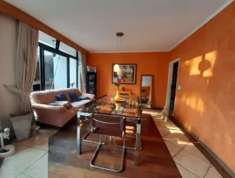 Casa à venda com 3 dormitórios e 8 vagas na região de interlagos.