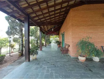 Lindo sítio com casa de sede mais casa de caseiro 58,264 mts de área.