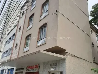 Oportunidade de um apartamento de 2 quartos no Centro.
