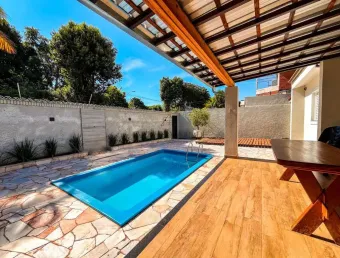 Casa térrea para venda, 420 m² de terreno e 275 m² de construção, varanda gourmet e piscina